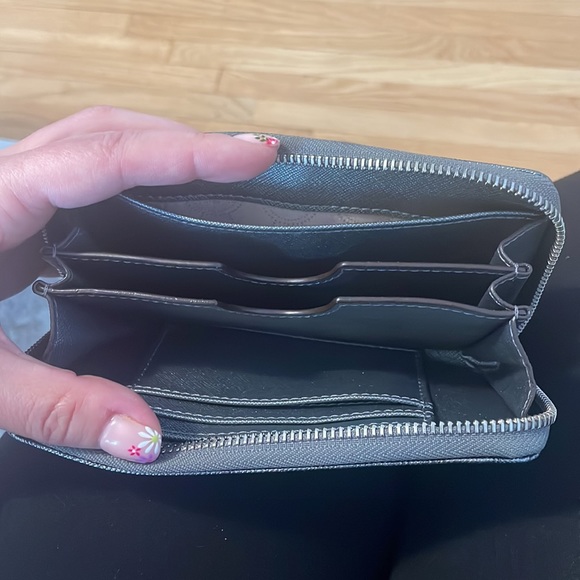 Michael Kors wristlet - Picture 3 of 5